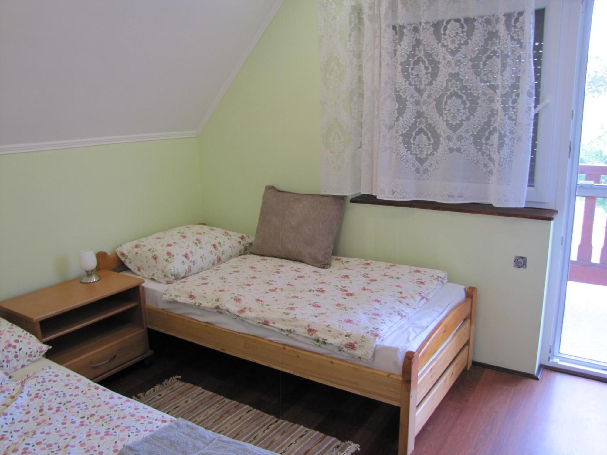 Gyoengyhaz Nyaralo Holiday home Gyomaendrod